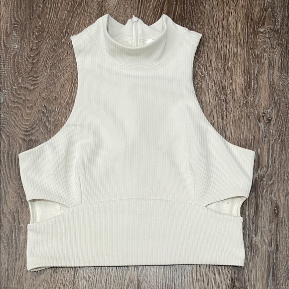 **SOLD** Like New Lululemon Ribbed Softstreme Mockneck Cropped Tank Top. Size S - Picture 2 of 6